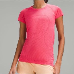 Lululemon Swiftly Tech 2.0 Lipgloss size 2, excellent condition